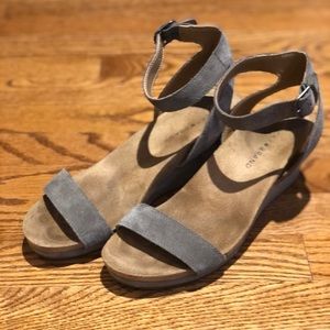 Lucky 🍀 Brand women’s sz 8 wedge sandals